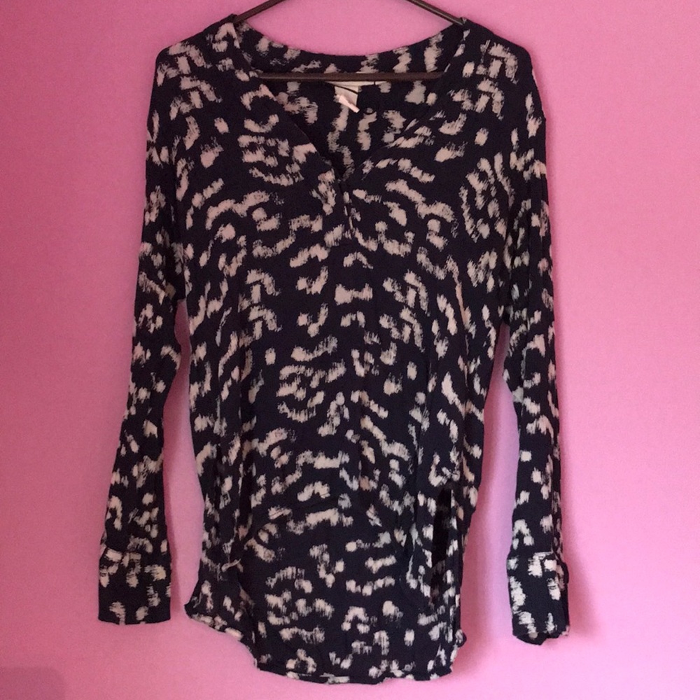 H&M navy and white cheetah blouse